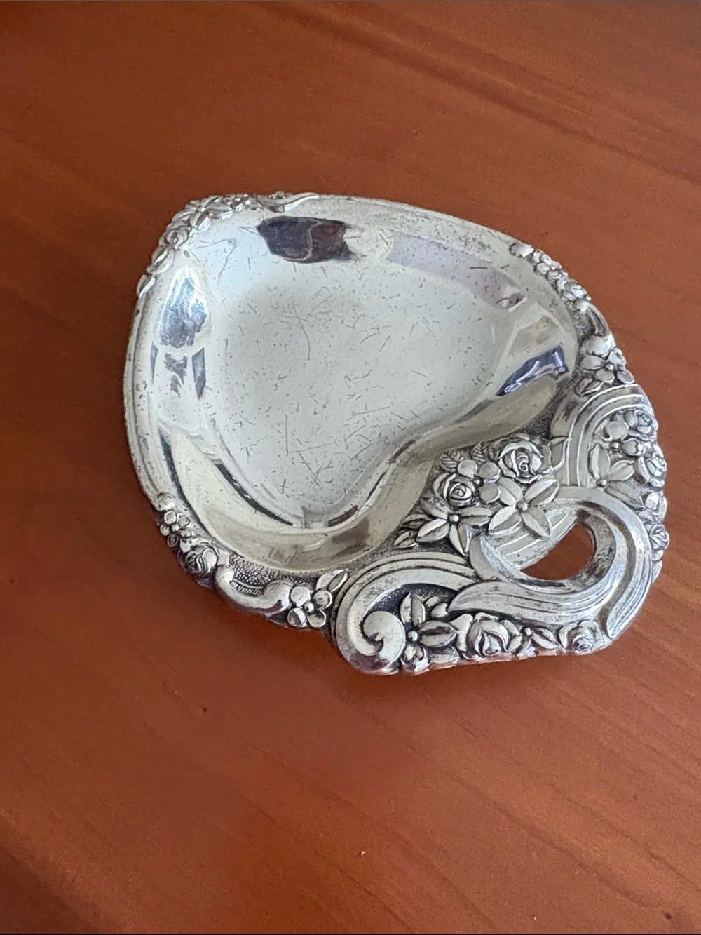 Ornate Silver-plated Decorative Heart Dish - Floral Accent. Perfect for candy